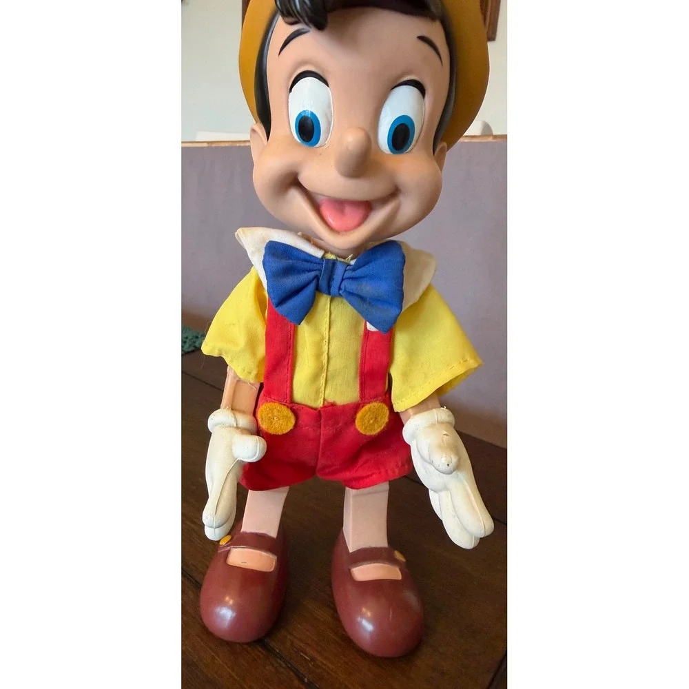 Vintage Disney Pinocchio Jointed Action Figure 9 Inch Vinyl Plastic Toy